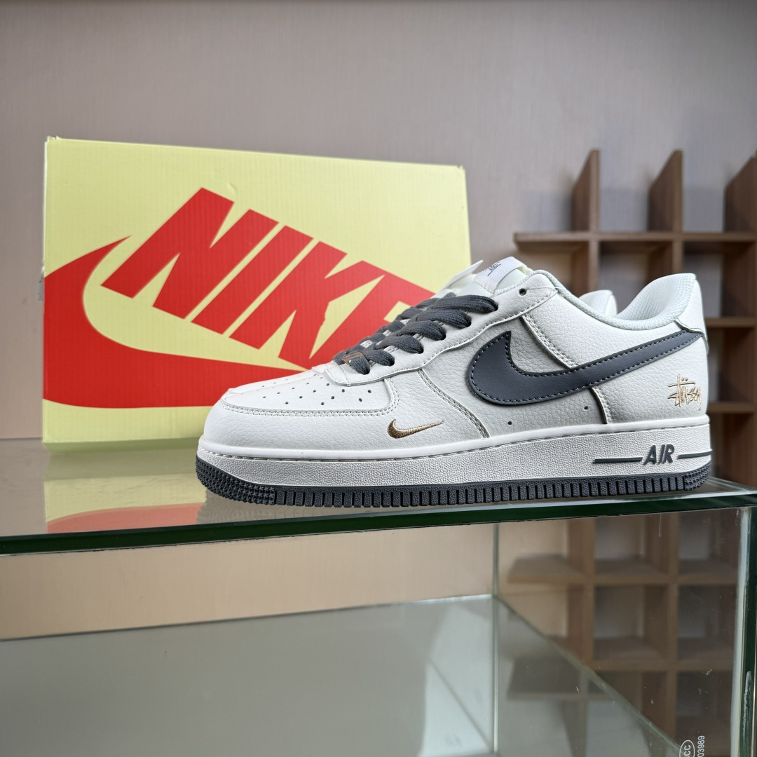 Nike Air Force 1'07 Low 斯图西联名 米深灰金标 空军一号低帮休闲板鞋 XX3168-223