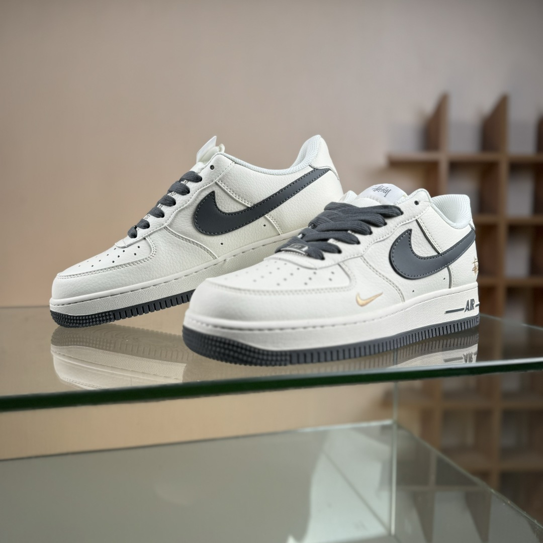 Nike Air Force 1'07 Low 斯图西联名 米深灰金标 空军一号低帮休闲板鞋 XX3168-223