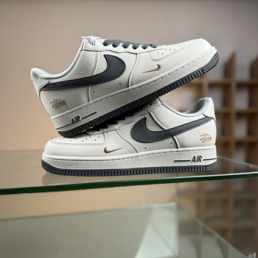 Nike Air Force 1'07 Low 斯图西联名 米深灰金标 空军一号低帮休闲板鞋 XX3168-223