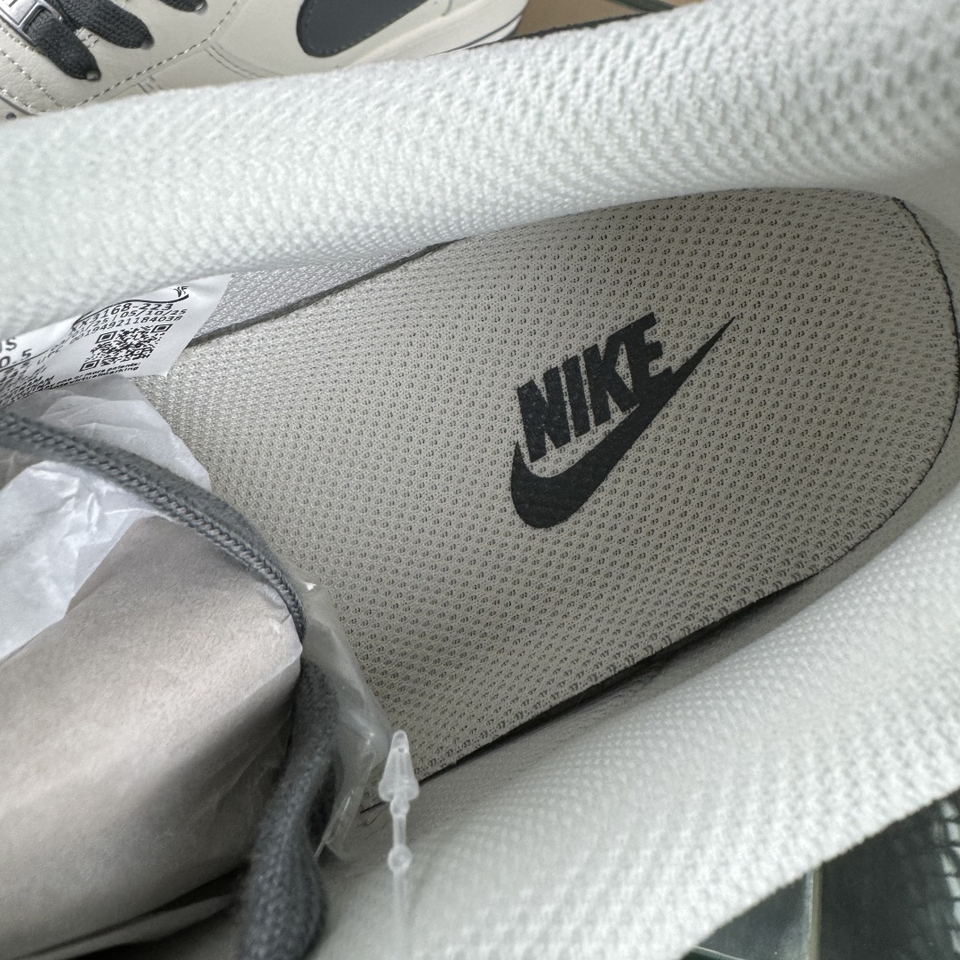 Nike Air Force 1'07 Low 斯图西联名 米深灰金标 空军一号低帮休闲板鞋 XX3168-223