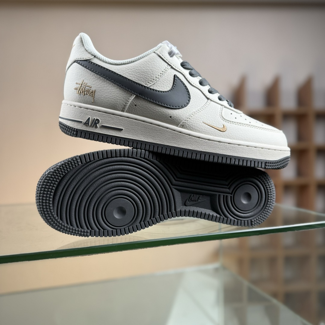 Nike Air Force 1'07 Low 斯图西联名 米深灰金标 空军一号低帮休闲板鞋 XX3168-223