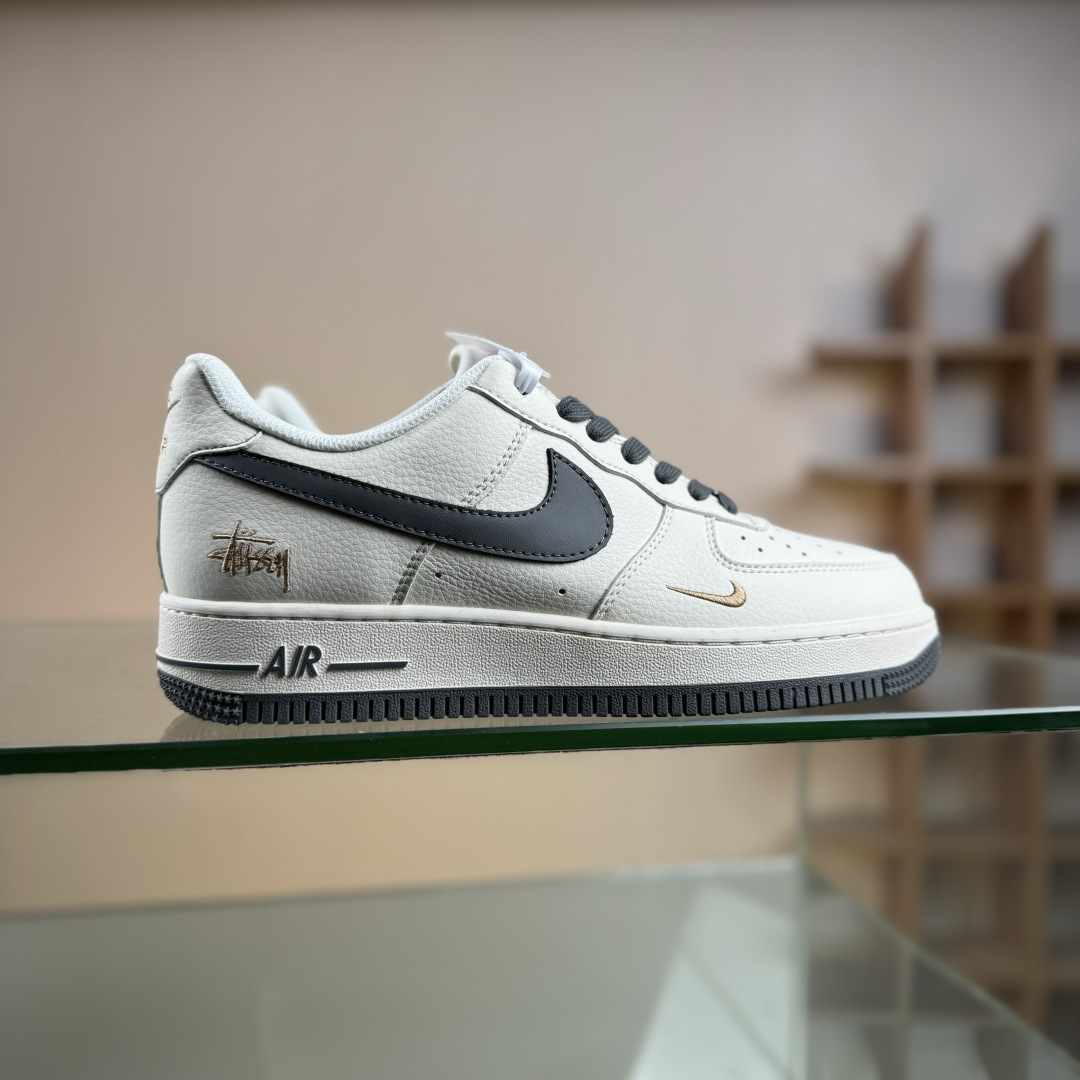 Nike Air Force 1’07 Low 斯图西联名 米深灰金标 空军一号低帮休闲板鞋 XX3168-223