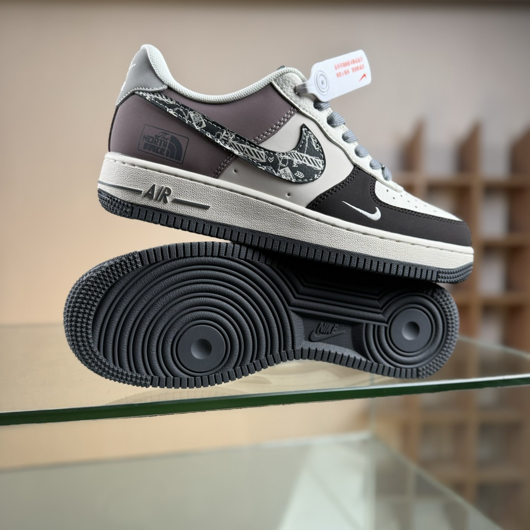 Nike Air Force 1 ‘07 Low “北面联名——米灰黑涂鸦勾”空军一号 QW5606-271