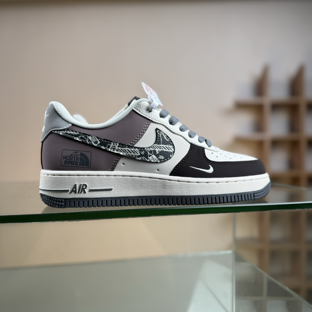 Nike Air Force 1 ‘07 Low “北面联名——米灰黑涂鸦勾”空军一号 QW5606-271
