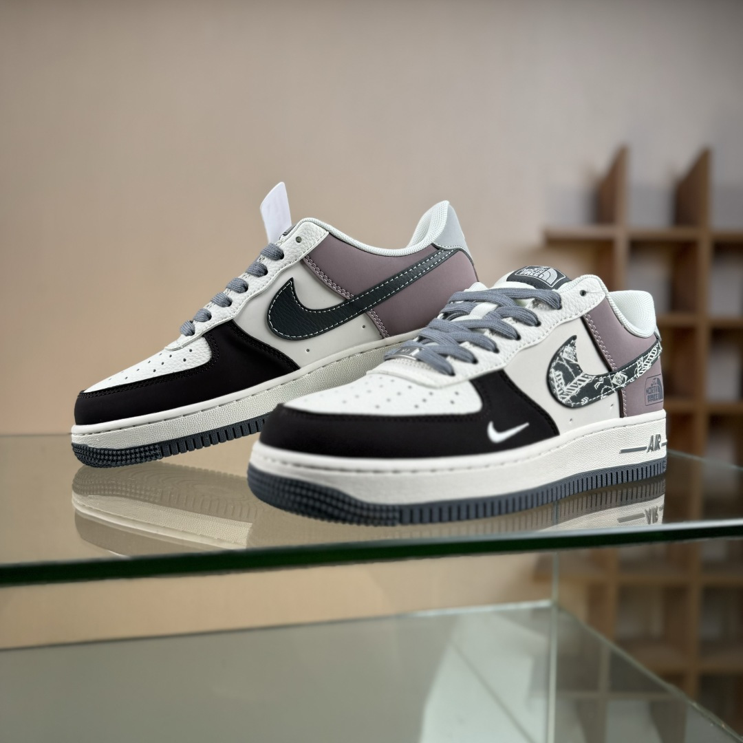 Nike Air Force 1 ‘07 Low “北面联名——米灰黑涂鸦勾”空军一号 QW5606-271