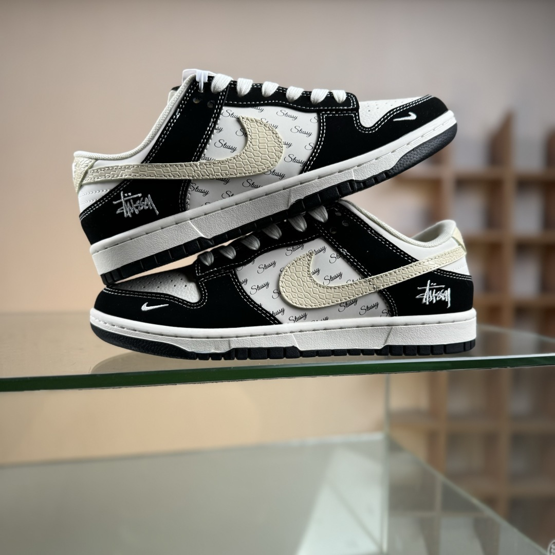 Nike Dunk Low Retro 斯图西联名 黑白印花勾 低帮休闲运动板鞋 XS6089-634