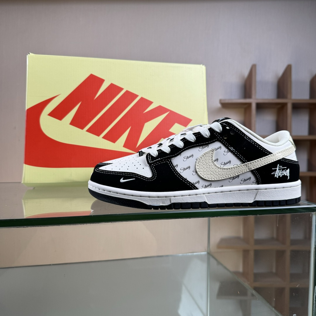 Nike Dunk Low Retro 斯图西联名 黑白印花勾 低帮休闲运动板鞋 XS6089-634