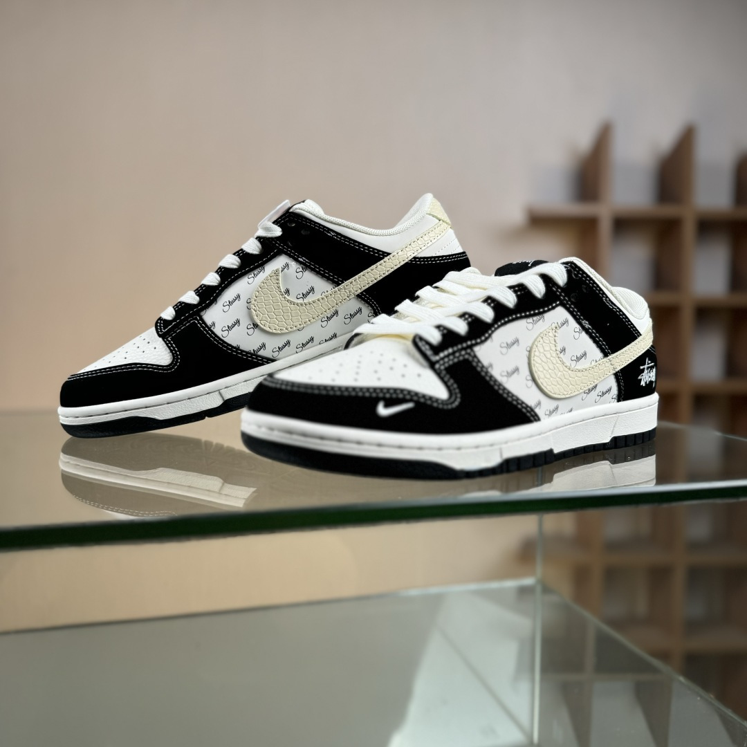 Nike Dunk Low Retro 斯图西联名 黑白印花勾 低帮休闲运动板鞋 XS6089-634