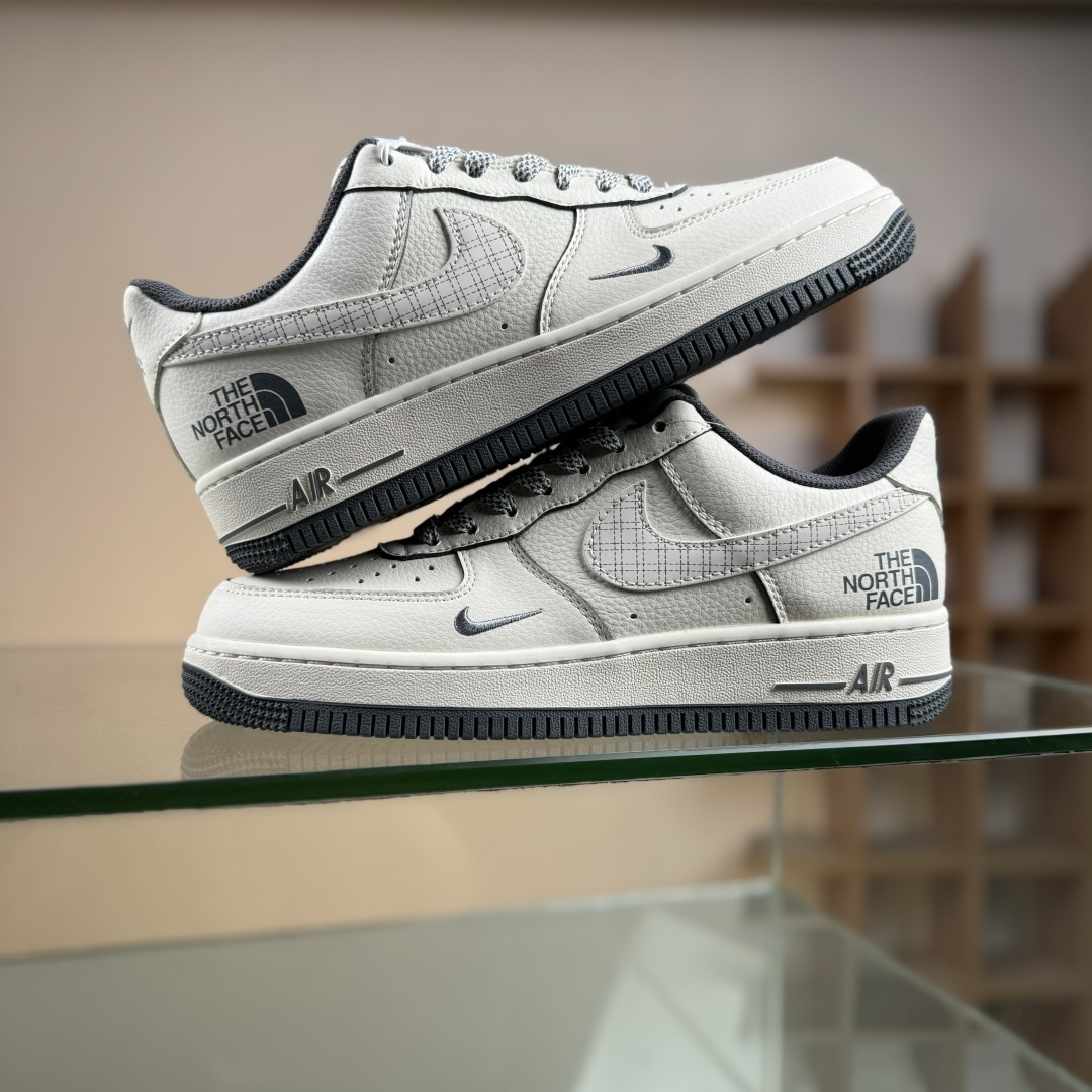 Nike Air Force 1'07 Low 北面联名 米灰网格 空军一号低帮休闲板鞋 JP8028-058 Nike Air Force 1'07 Low 北面联名 米灰网格 空军一号低帮休闲板鞋 JP8028-058