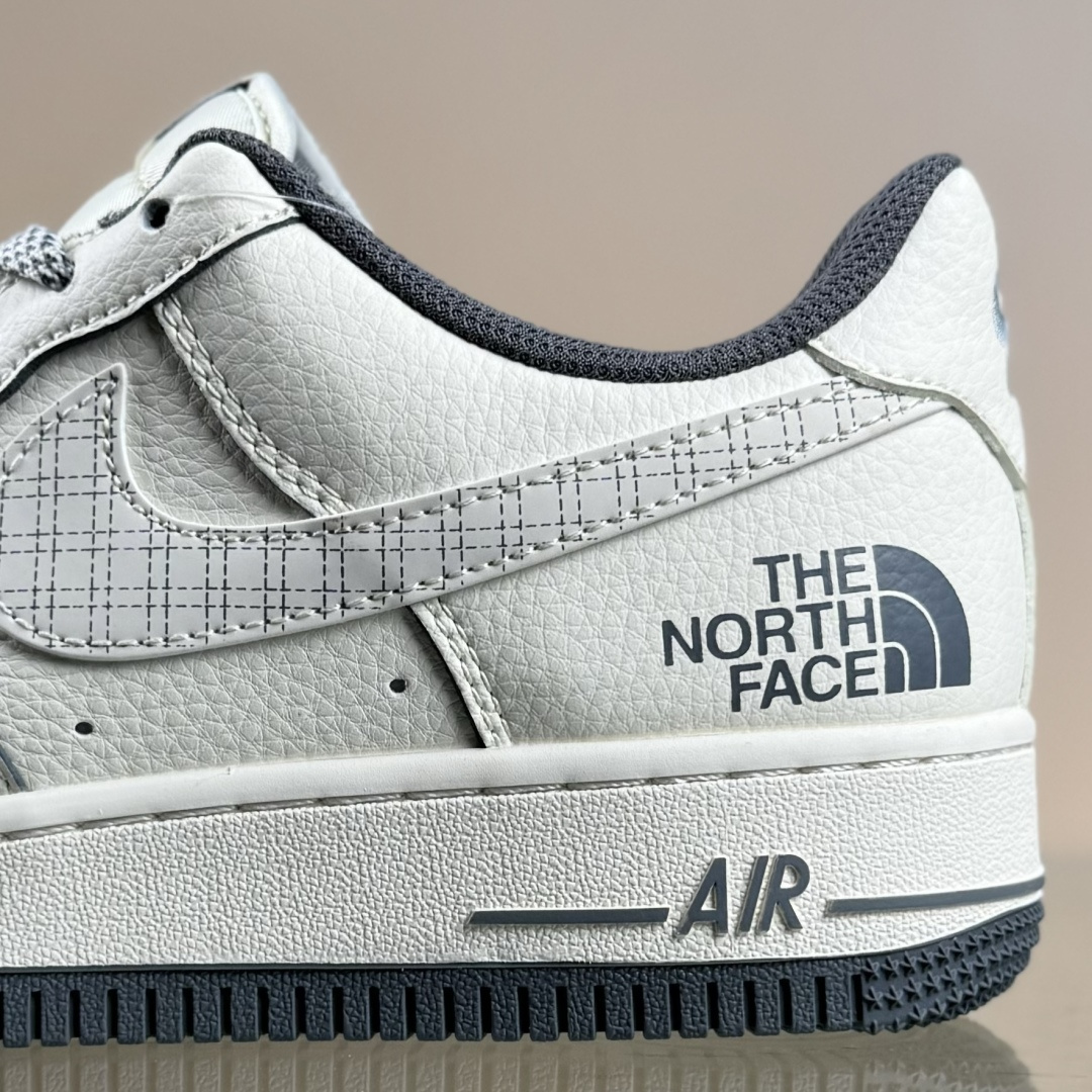 Nike Air Force 1'07 Low 北面联名 米灰网格 空军一号低帮休闲板鞋 JP8028-058 Nike Air Force 1'07 Low 北面联名 米灰网格 空军一号低帮休闲板鞋 JP8028-058