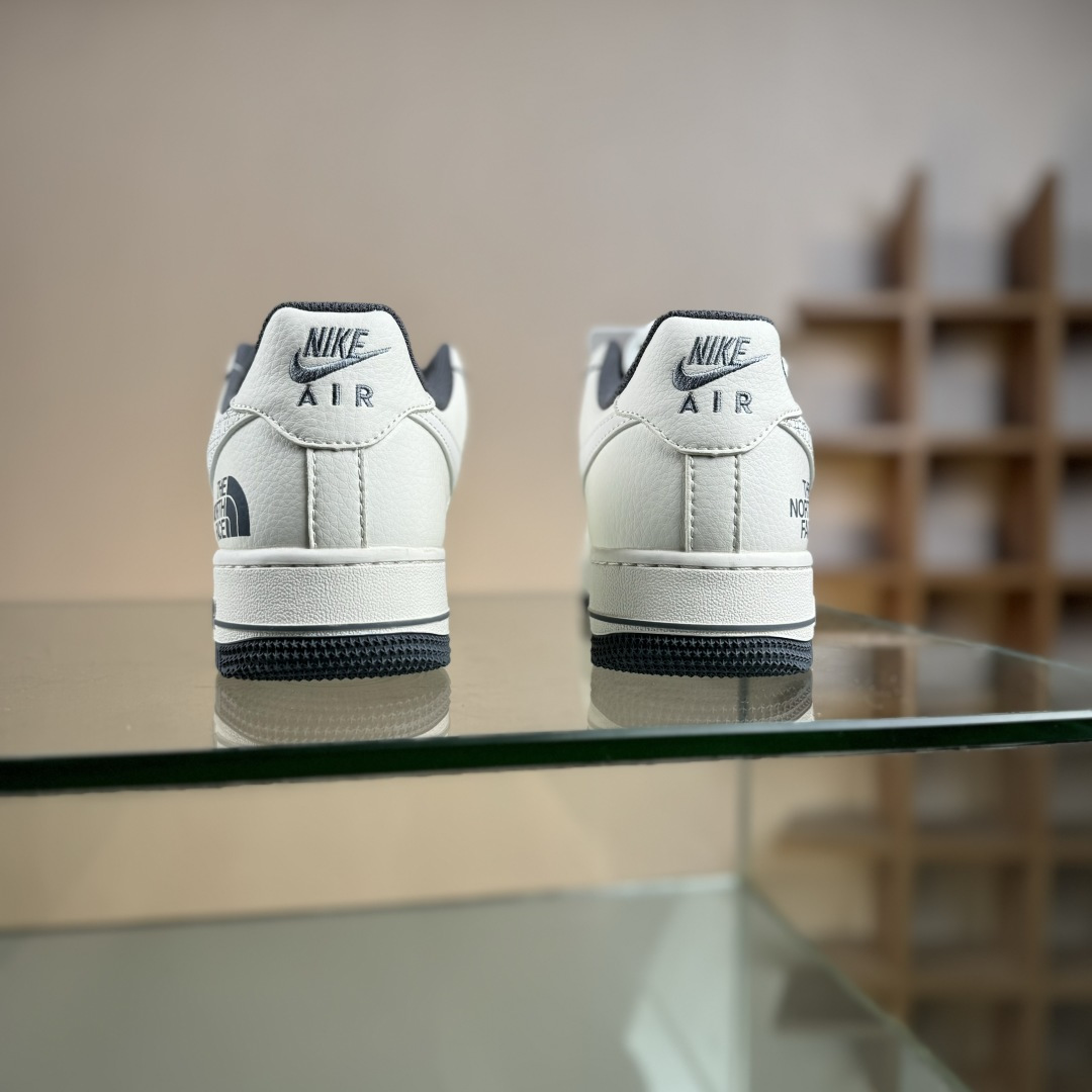 Nike Air Force 1'07 Low 北面联名 米灰网格 空军一号低帮休闲板鞋 JP8028-058 Nike Air Force 1'07 Low 北面联名 米灰网格 空军一号低帮休闲板鞋 JP8028-058