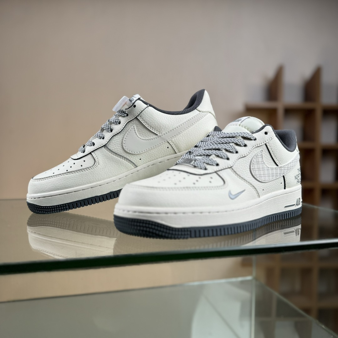Nike Air Force 1'07 Low 北面联名 米灰网格 空军一号低帮休闲板鞋 JP8028-058 Nike Air Force 1'07 Low 北面联名 米灰网格 空军一号低帮休闲板鞋 JP8028-058