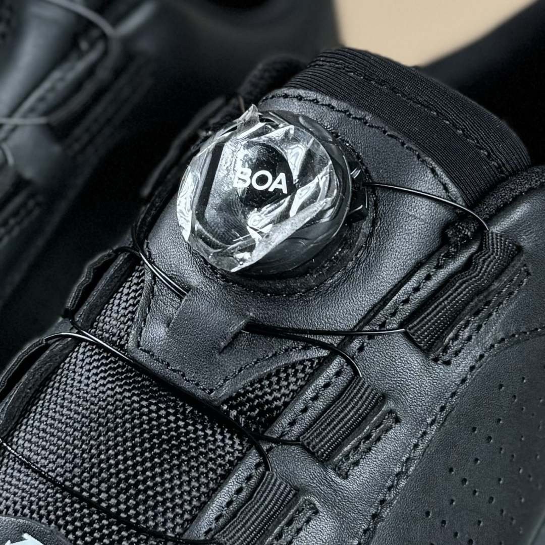 DESCENTE迪桑特轻盈防水时尚休闲运动覆盖防水男子越野跑鞋 DESCENTE迪桑特轻盈防水时尚休闲运动覆盖防水男子越野跑鞋