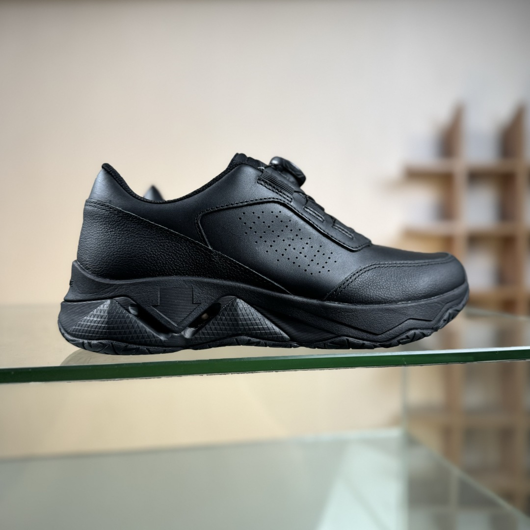 DESCENTE迪桑特轻盈防水时尚休闲运动覆盖防水男子越野跑鞋 DESCENTE迪桑特轻盈防水时尚休闲运动覆盖防水男子越野跑鞋