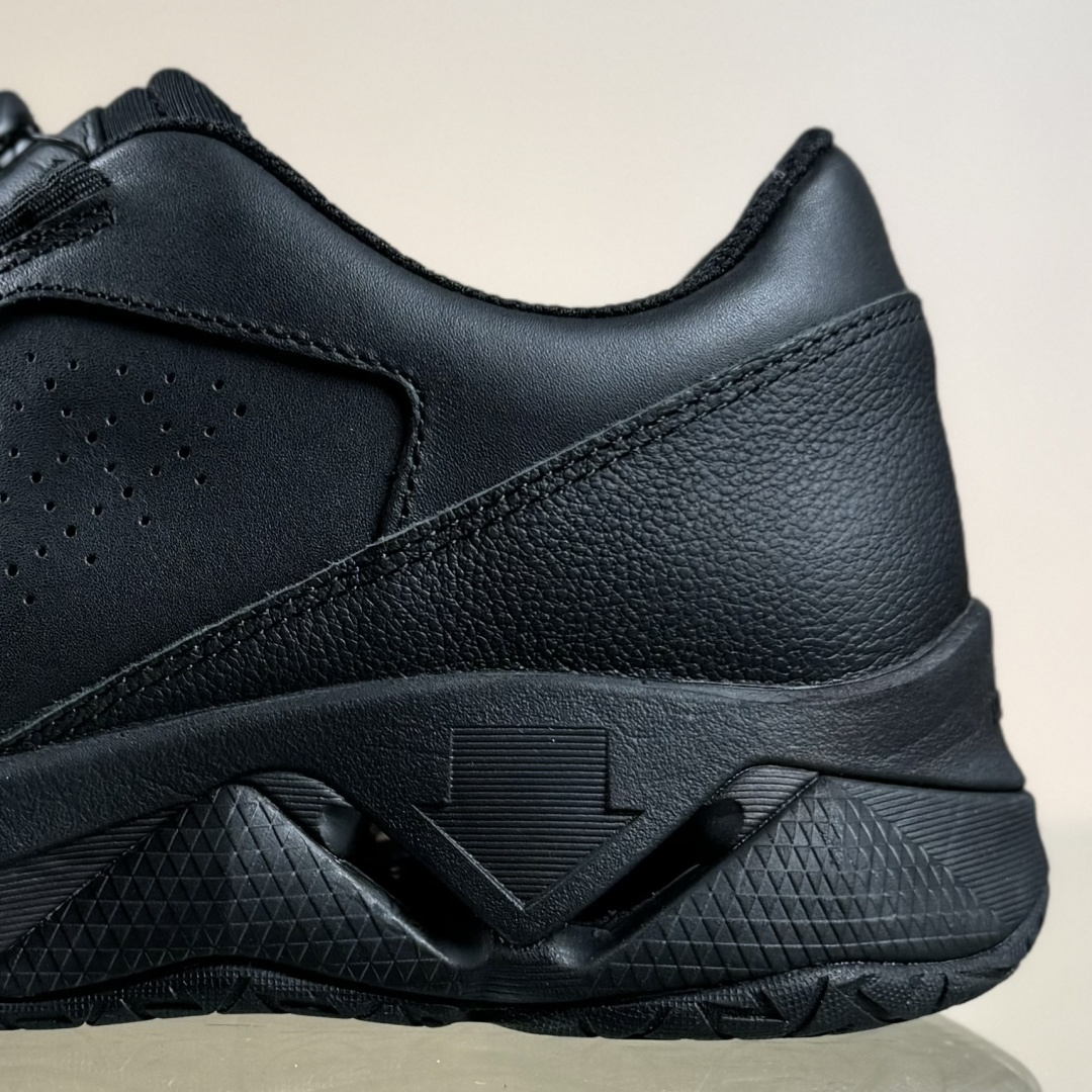 DESCENTE迪桑特轻盈防水时尚休闲运动覆盖防水男子越野跑鞋 DESCENTE迪桑特轻盈防水时尚休闲运动覆盖防水男子越野跑鞋