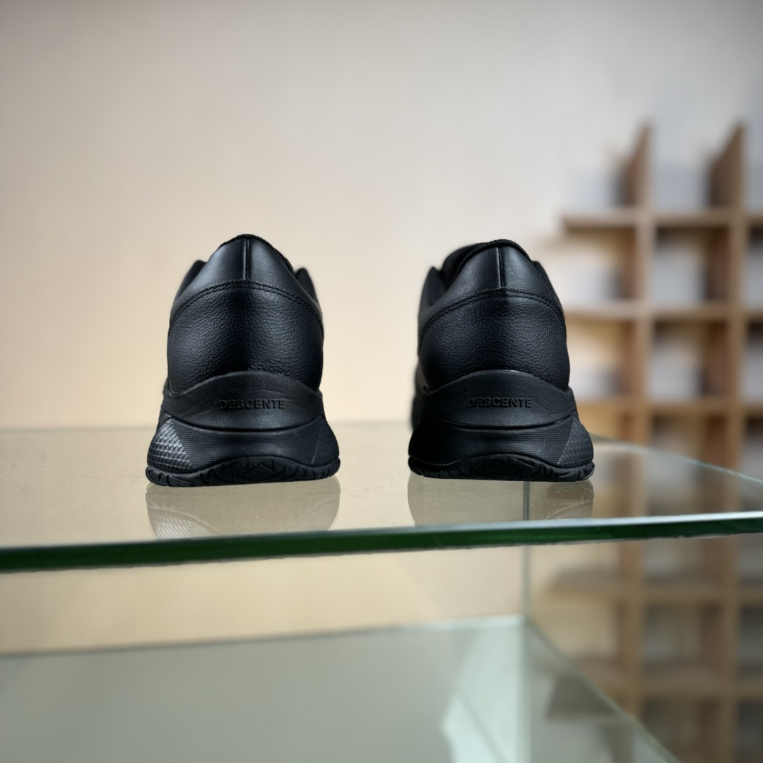 DESCENTE迪桑特轻盈防水时尚休闲运动覆盖防水男子越野跑鞋 DESCENTE迪桑特轻盈防水时尚休闲运动覆盖防水男子越野跑鞋