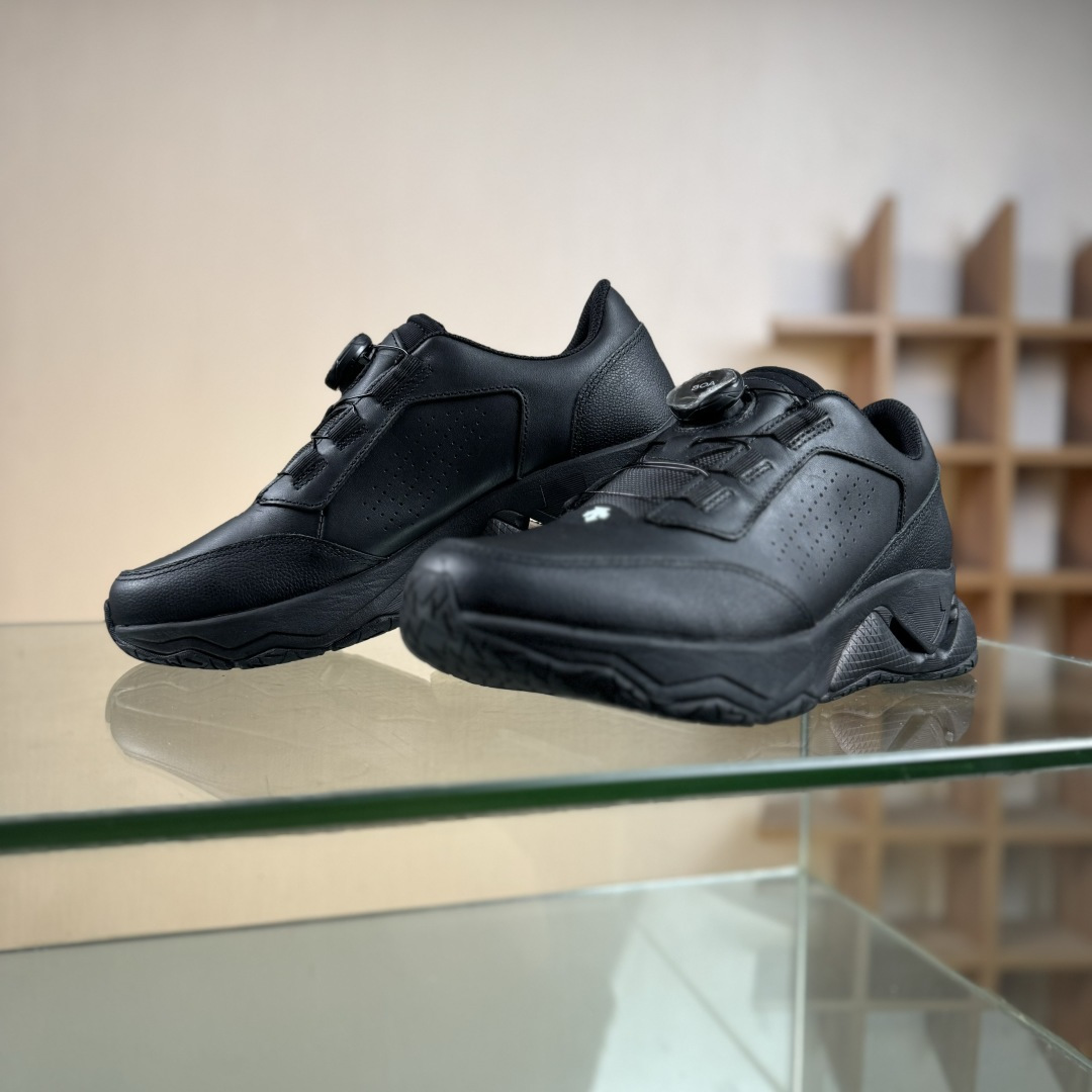 DESCENTE迪桑特轻盈防水时尚休闲运动覆盖防水男子越野跑鞋 DESCENTE迪桑特轻盈防水时尚休闲运动覆盖防水男子越野跑鞋