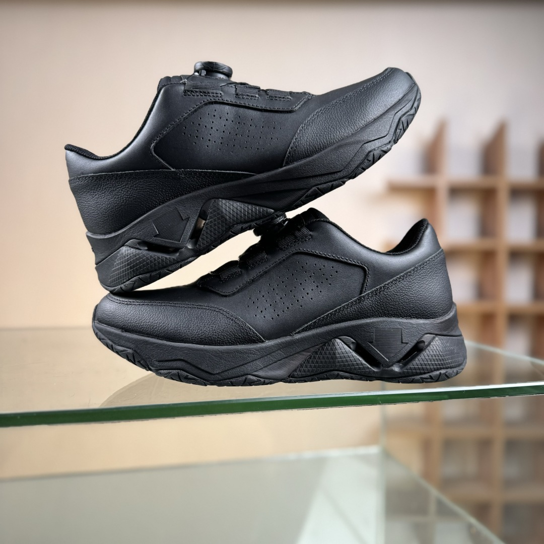 DESCENTE迪桑特轻盈防水时尚休闲运动覆盖防水男子越野跑鞋 DESCENTE迪桑特轻盈防水时尚休闲运动覆盖防水男子越野跑鞋