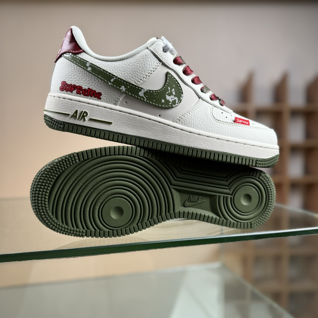 260 Nike Air Force 1 '07 Low “Supreme联名——米红织标绿勾”空军一号 低帮 运动鞋 休闲鞋 QW5606-273-Chinese UA Cheap High Quatity Brand Clothes Bags handbags Sneakers wholesale wholesaler seller from China Factory suppliers Fashion Clothing Shoes best Quality Beautiful Price 260 Nike Air Force 1 '07 Low “Supreme联名——米红织标绿勾”空军一号 低帮 运动鞋 休闲鞋 QW5606-273