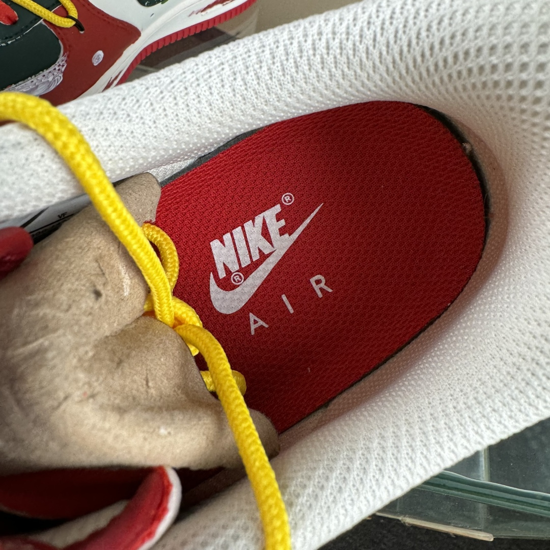 260 手绘涂鸦“圣诞糖霜”Nike Air Force 1 “ChristmFrosting”空军一号定制板鞋 SD1990-101-Chinese UA Cheap High Quatity Brand Clothes Bags handbags Sneakers wholesale wholesaler seller from China Factory suppliers Fashion Clothing Shoes best Quality Beautiful Price 260 手绘涂鸦“圣诞糖霜”Nike Air Force 1 “ChristmFrosting”空军一号定制板鞋 SD1990-101