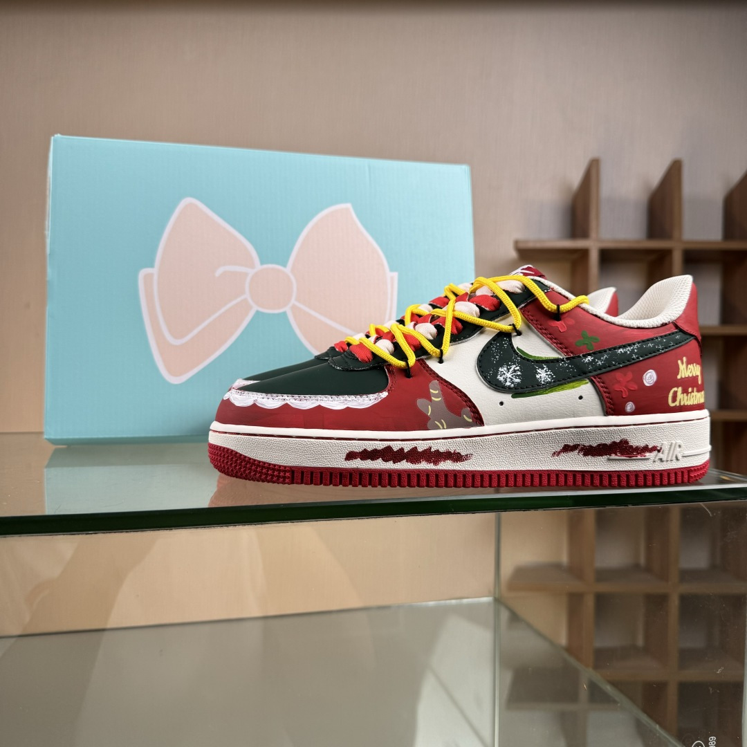 260 手绘涂鸦“圣诞糖霜”Nike Air Force 1 “ChristmFrosting”空军一号定制板鞋 SD1990-101-Chinese UA Cheap High Quatity Brand Clothes Bags handbags Sneakers wholesale wholesaler seller from China Factory suppliers Fashion Clothing Shoes best Quality Beautiful Price 260 手绘涂鸦“圣诞糖霜”Nike Air Force 1 “ChristmFrosting”空军一号定制板鞋 SD1990-101