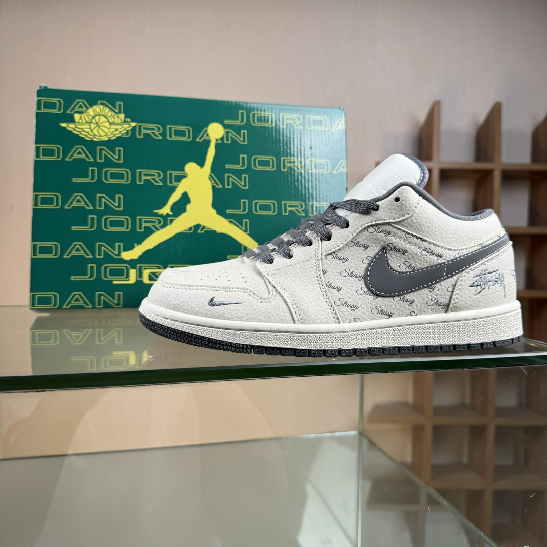 Nike Jordan Air Jordan 1“ 斯图西联名——米灰印花” 高端定制 低帮 复古 减震 防滑 耐磨 篮球鞋 LL8888-001