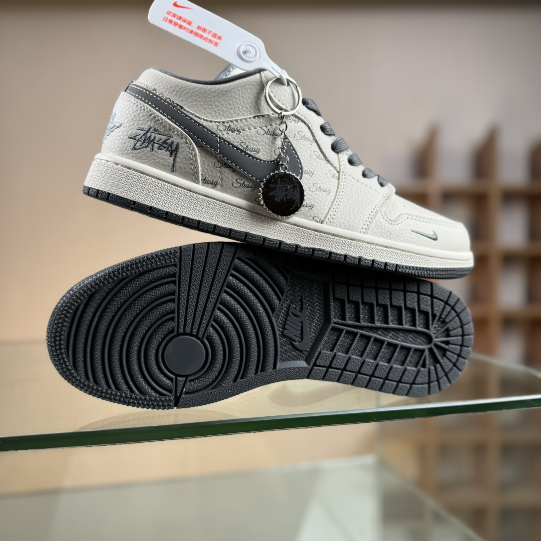 Nike Jordan Air Jordan 1“ 斯图西联名——米灰印花” 高端定制 低帮 复古 减震 防滑 耐磨 篮球鞋 LL8888-001