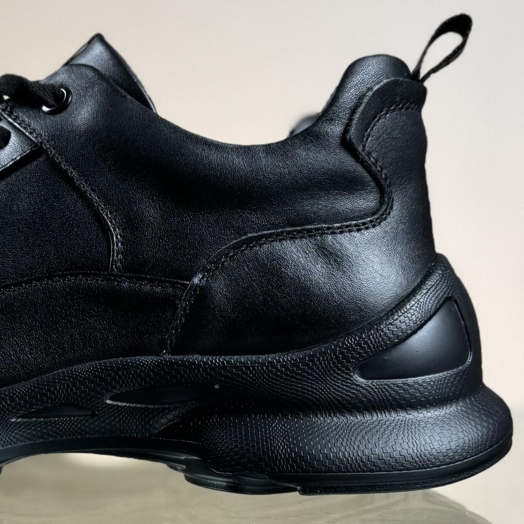 ECCO爱步男士运动鞋 真皮免系带百搭健身鞋 健步BIOM系列 鞋面采用牛皮革面料 ECCO爱步男士运动鞋 真皮免系带百搭健身鞋 健步BIOM系列 鞋面采用牛皮革面料