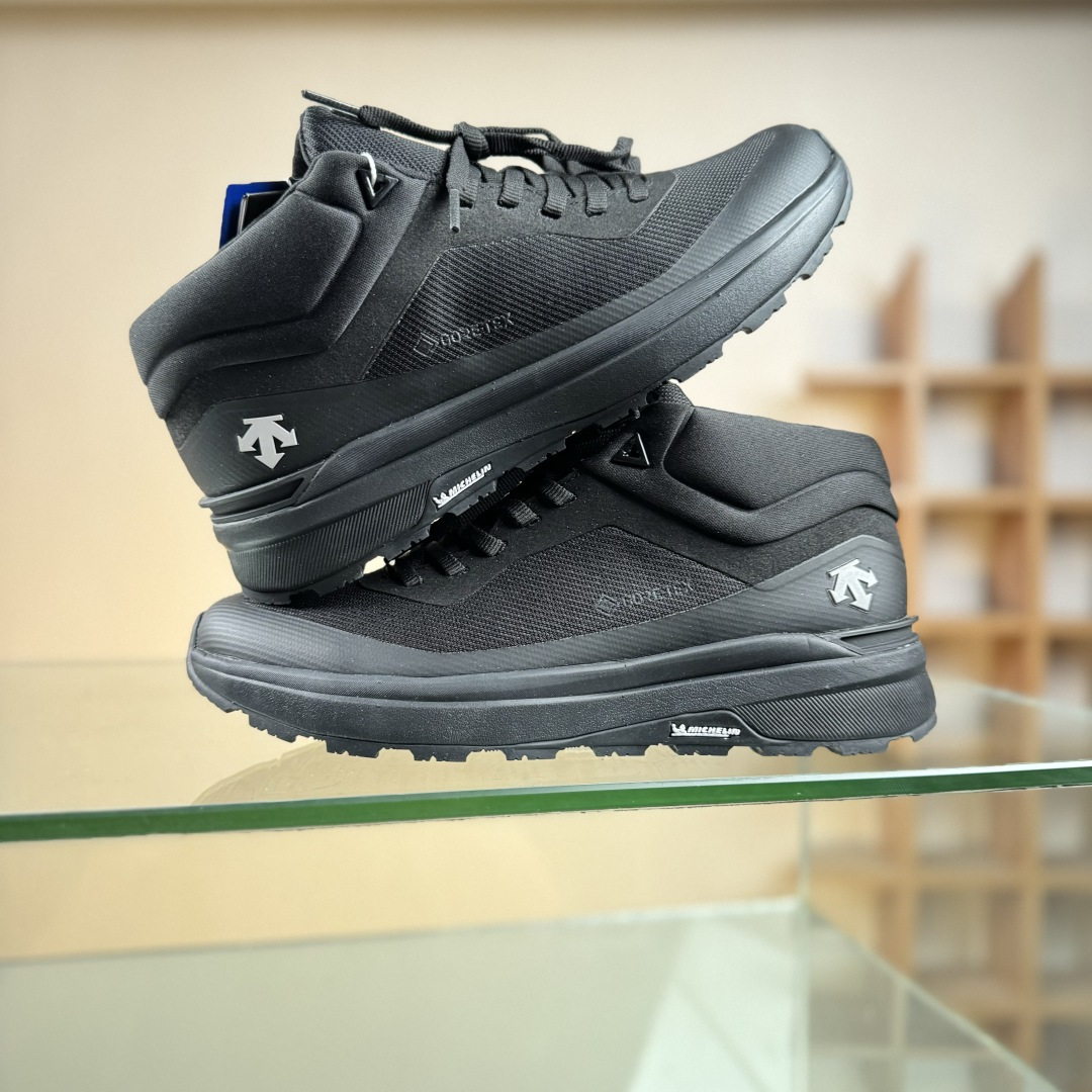 DESCENTE迪桑特轻盈防水时尚休闲运动高帮防水男子越野跑鞋 DESCENTE迪桑特轻盈防水时尚休闲运动高帮防水男子越野跑鞋