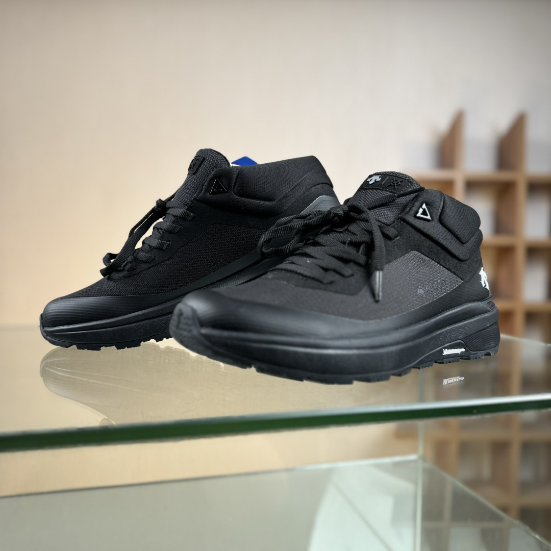 DESCENTE迪桑特轻盈防水时尚休闲运动高帮防水男子越野跑鞋 DESCENTE迪桑特轻盈防水时尚休闲运动高帮防水男子越野跑鞋