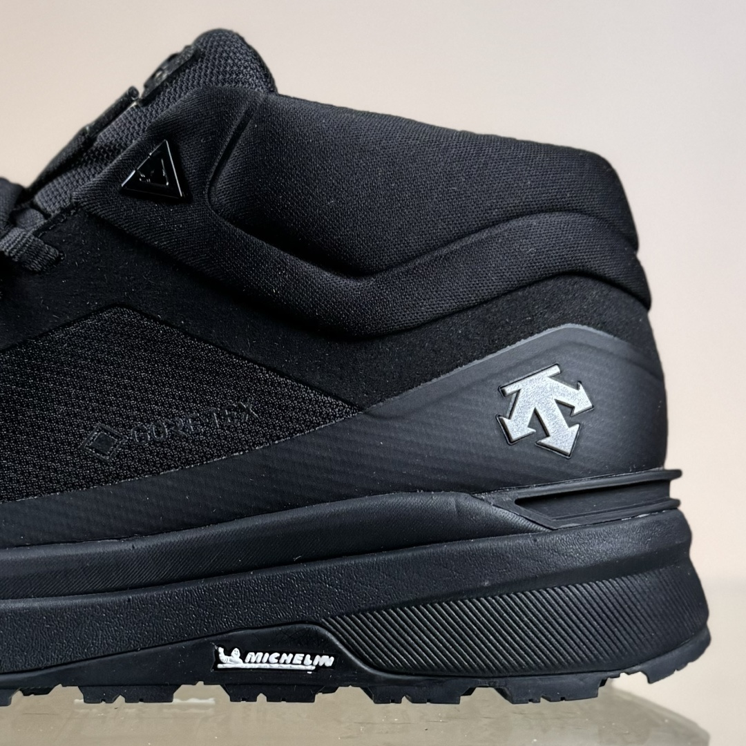 DESCENTE迪桑特轻盈防水时尚休闲运动高帮防水男子越野跑鞋 DESCENTE迪桑特轻盈防水时尚休闲运动高帮防水男子越野跑鞋