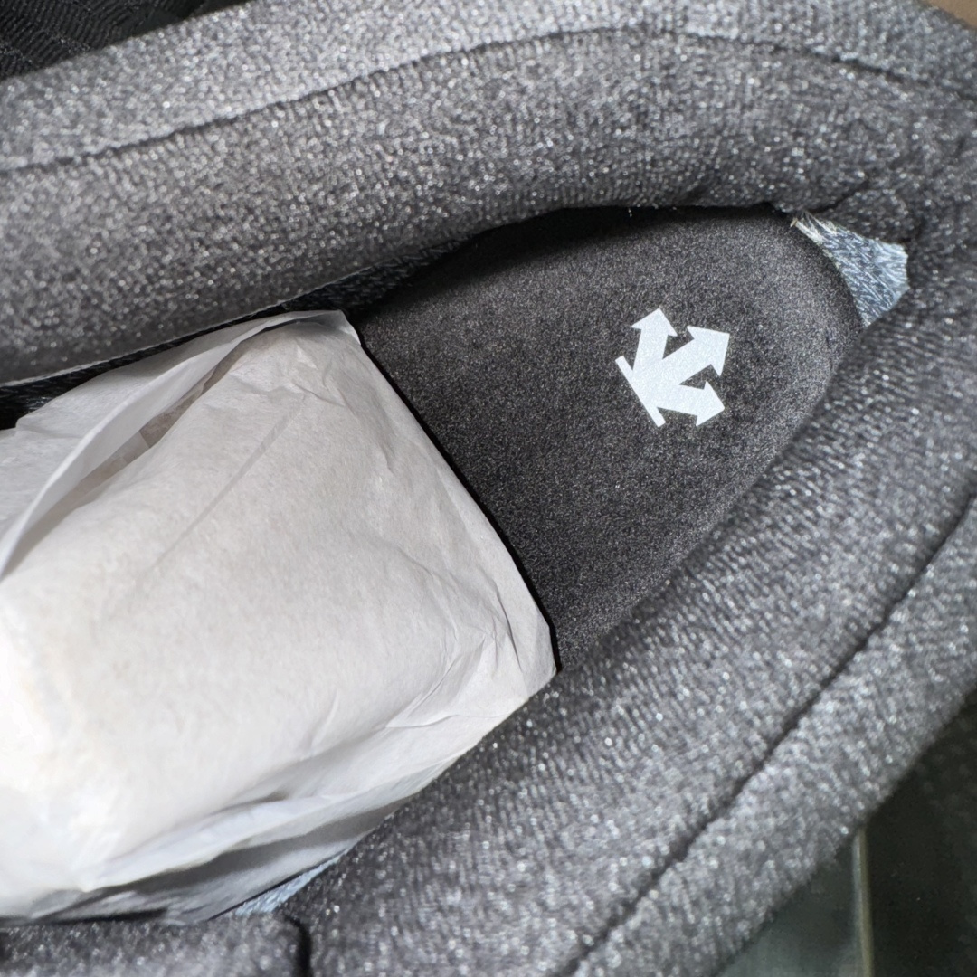 DESCENTE迪桑特轻盈防水时尚休闲运动高帮防水男子越野跑鞋 DESCENTE迪桑特轻盈防水时尚休闲运动高帮防水男子越野跑鞋