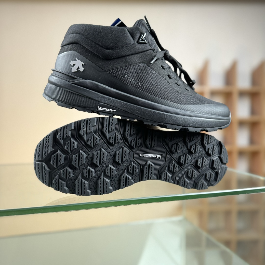 DESCENTE迪桑特轻盈防水时尚休闲运动高帮防水男子越野跑鞋 DESCENTE迪桑特轻盈防水时尚休闲运动高帮防水男子越野跑鞋