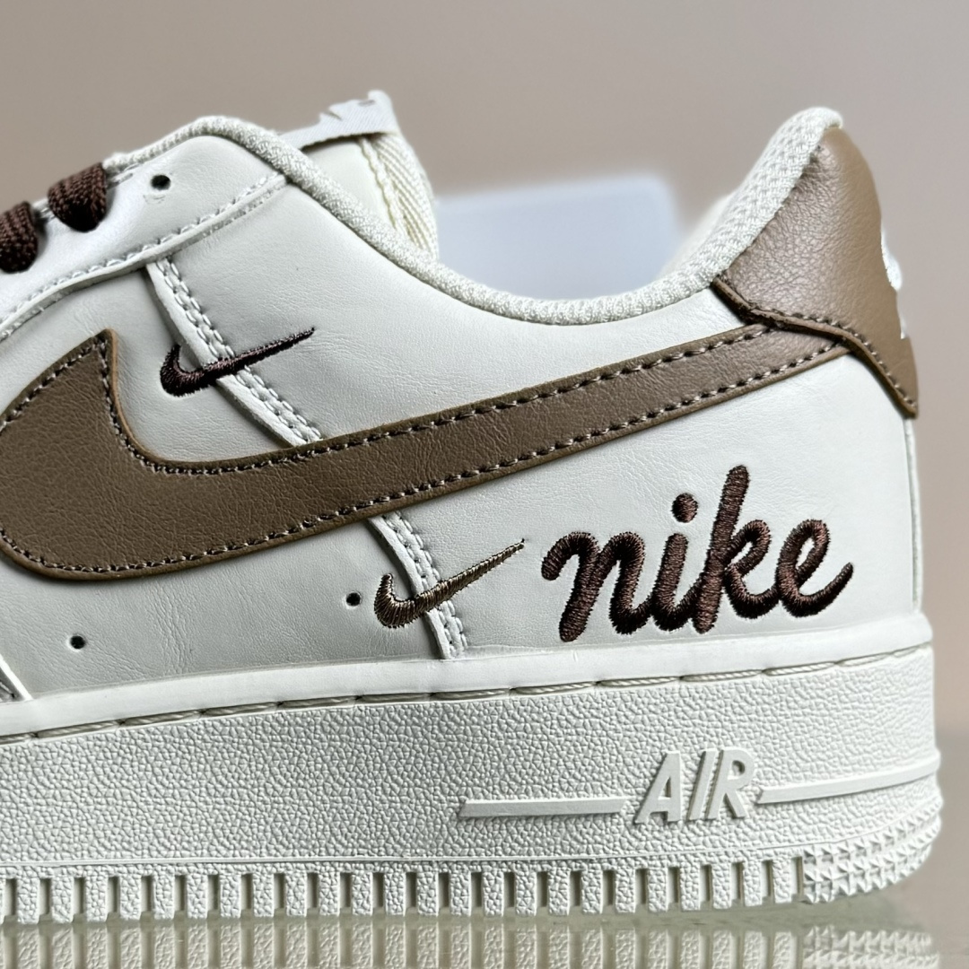 260 Nike Air Force 1'07 Low 奶咖白棕三小勾 空军一号低帮休闲板鞋 NH0601-584-Chinese UA Cheap High Quatity Brand Clothes Bags handbags Sneakers wholesale wholesaler seller from China Factory suppliers Fashion Clothing Shoes best Quality Beautiful Price 260 Nike Air Force 1'07 Low 奶咖白棕三小勾 空军一号低帮休闲板鞋 NH0601-584