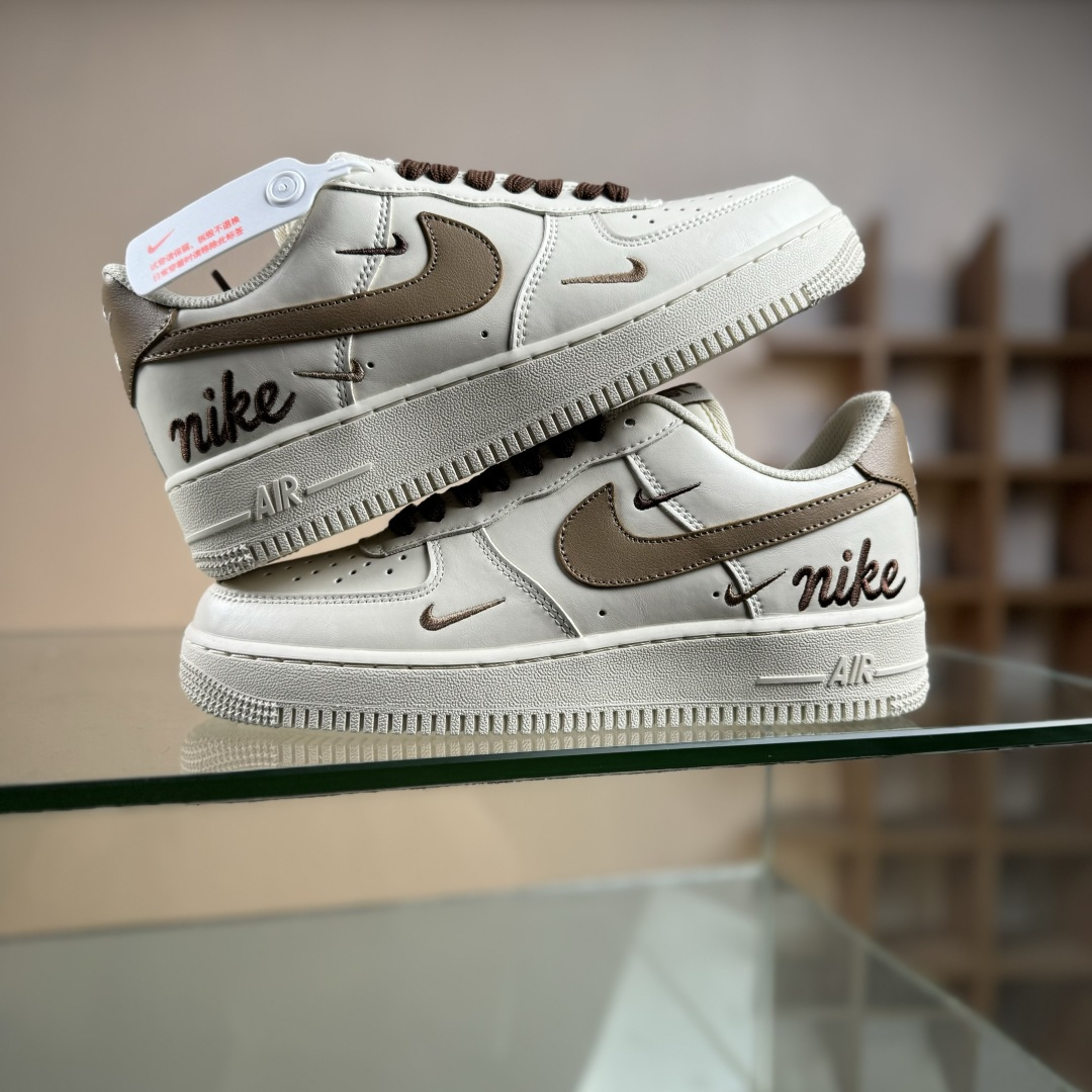 260 Nike Air Force 1'07 Low 奶咖白棕三小勾 空军一号低帮休闲板鞋 NH0601-584-Chinese UA Cheap High Quatity Brand Clothes Bags handbags Sneakers wholesale wholesaler seller from China Factory suppliers Fashion Clothing Shoes best Quality Beautiful Price 260 Nike Air Force 1'07 Low 奶咖白棕三小勾 空军一号低帮休闲板鞋 NH0601-584