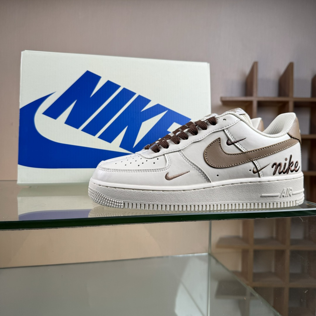 260 Nike Air Force 1'07 Low 奶咖白棕三小勾 空军一号低帮休闲板鞋 NH0601-584-Chinese UA Cheap High Quatity Brand Clothes Bags handbags Sneakers wholesale wholesaler seller from China Factory suppliers Fashion Clothing Shoes best Quality Beautiful Price 260 Nike Air Force 1'07 Low 奶咖白棕三小勾 空军一号低帮休闲板鞋 NH0601-584