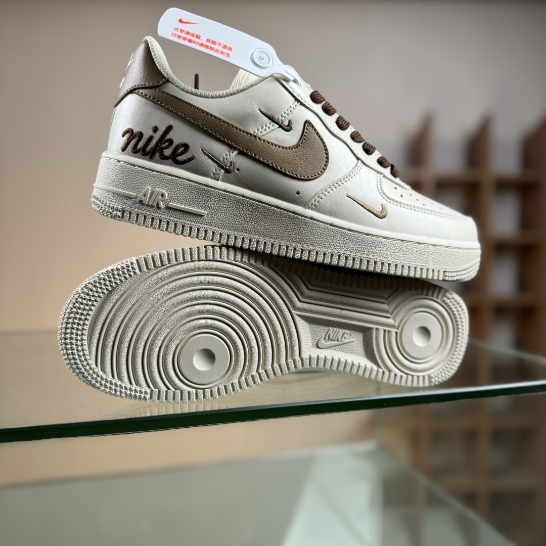260 Nike Air Force 1'07 Low 奶咖白棕三小勾 空军一号低帮休闲板鞋 NH0601-584-Chinese UA Cheap High Quatity Brand Clothes Bags handbags Sneakers wholesale wholesaler seller from China Factory suppliers Fashion Clothing Shoes best Quality Beautiful Price 260 Nike Air Force 1'07 Low 奶咖白棕三小勾 空军一号低帮休闲板鞋 NH0601-584