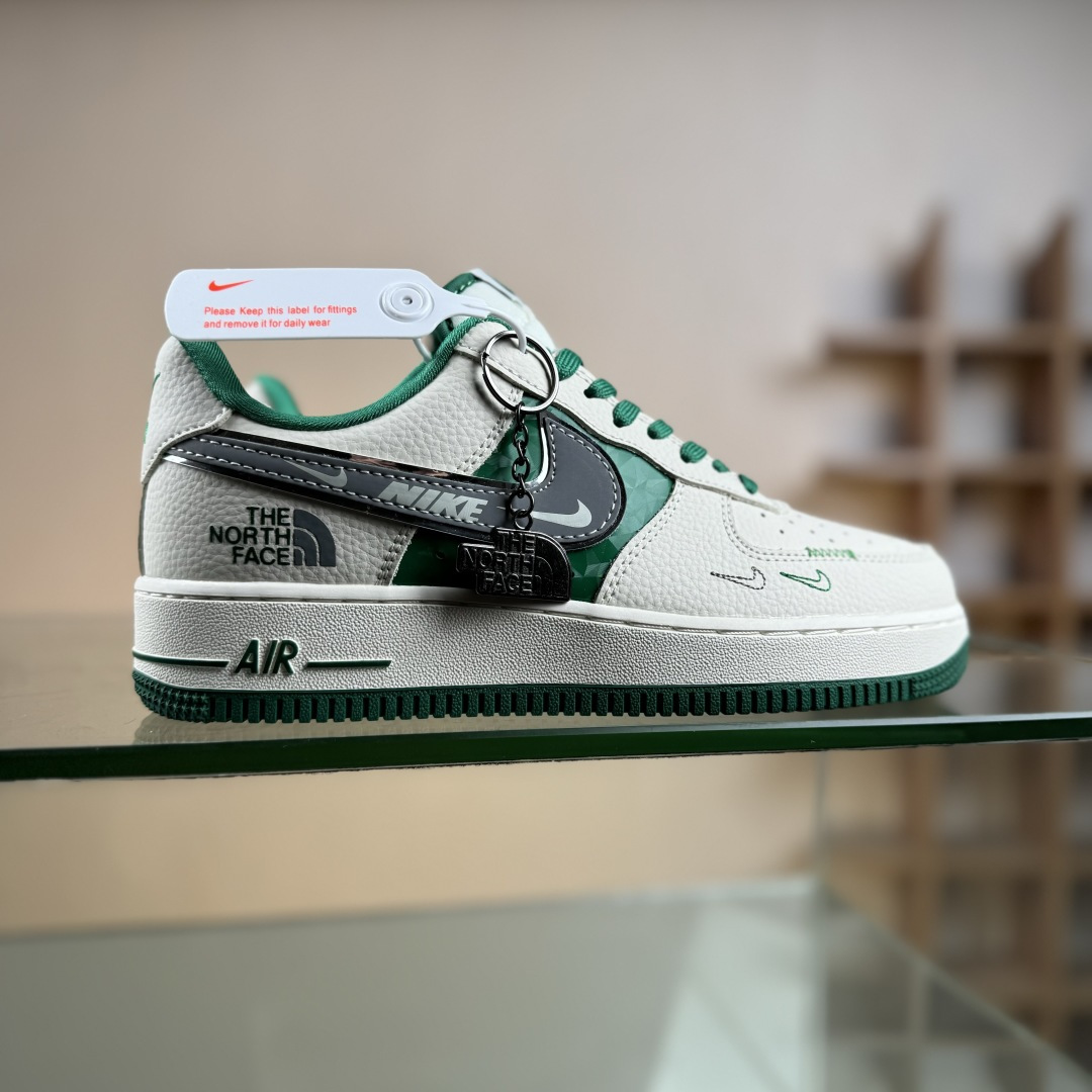 Nike Air Force 1’07 Low 北面联名 空军一号低帮休闲板鞋 DF0188-113 Nike Air Force 1’07 Low 北面联名 空军一号低帮休闲板鞋 DF0188-113