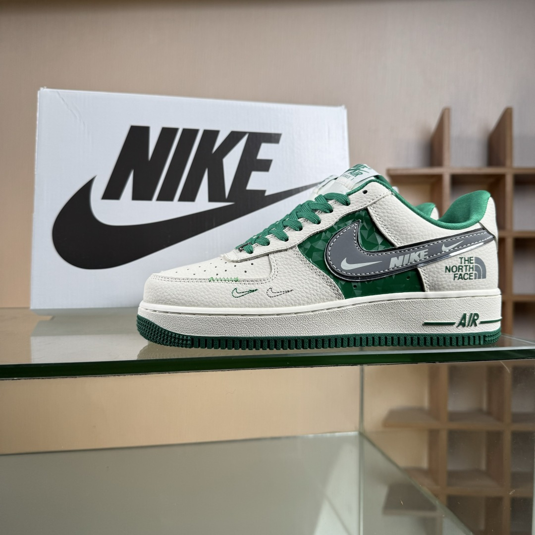 Nike Air Force 1'07 Low 北面联名 空军一号低帮休闲板鞋 DF0188-113 Nike Air Force 1'07 Low 北面联名 空军一号低帮休闲板鞋 DF0188-113