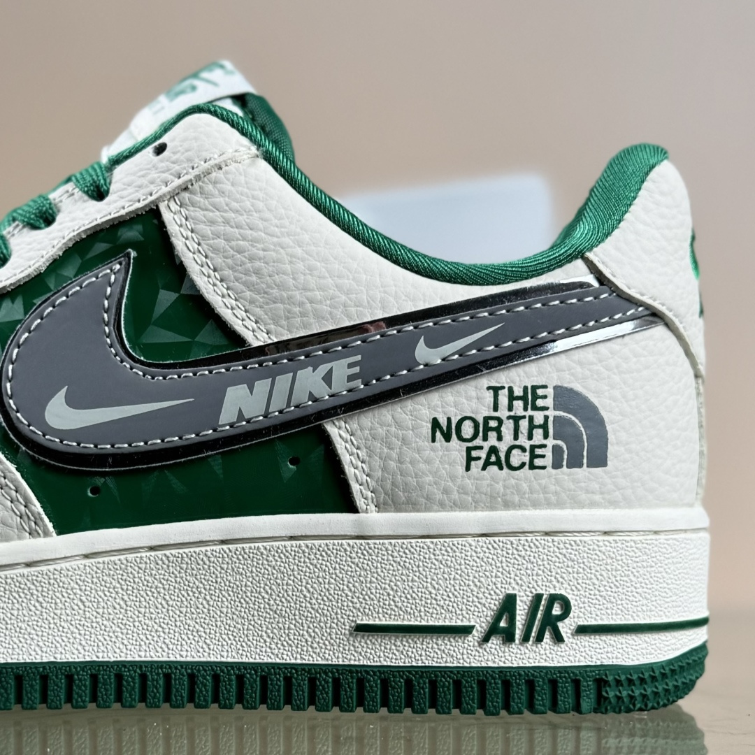 Nike Air Force 1'07 Low 北面联名 空军一号低帮休闲板鞋 DF0188-113 Nike Air Force 1'07 Low 北面联名 空军一号低帮休闲板鞋 DF0188-113