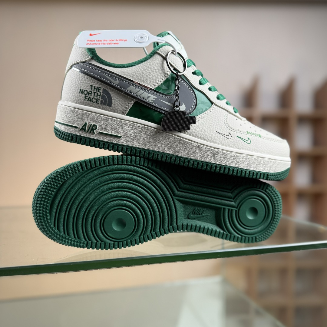 Nike Air Force 1'07 Low 北面联名 空军一号低帮休闲板鞋 DF0188-113 Nike Air Force 1'07 Low 北面联名 空军一号低帮休闲板鞋 DF0188-113