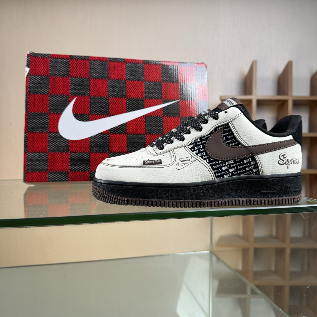 Nike Air Force 1 '07 Low “Superme联名------ 米白黑棕” 高端定制 低帮休闲板鞋 KD1688-004 Nike Air Force 1 '07 Low “Superme联名------ 米白黑棕” 高端定制 低帮休闲板鞋 KD1688-004
