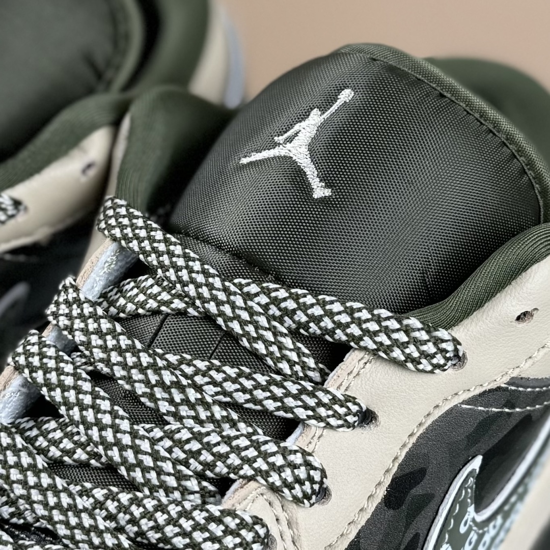 Nike Air Jordan 1 Low 定制配色 定制AJ联名-高端定制 低帮复古文化板鞋 QG1988-012 Nike Air Jordan 1 Low 定制配色 定制AJ联名-高端定制 低帮复古文化板鞋 QG1988-012