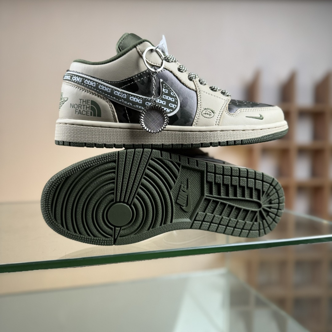 Nike Air Jordan 1 Low 定制配色 定制AJ联名-高端定制 低帮复古文化板鞋 QG1988-012 Nike Air Jordan 1 Low 定制配色 定制AJ联名-高端定制 低帮复古文化板鞋 QG1988-012