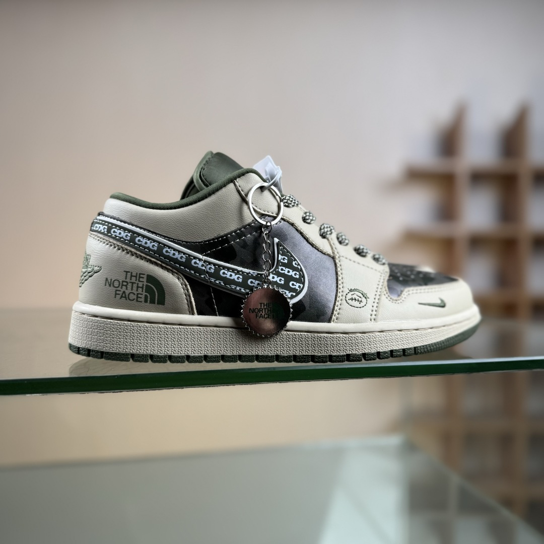 Nike Air Jordan 1 Low 定制配色 定制AJ联名-高端定制 低帮复古文化板鞋 QG1988-012 Nike Air Jordan 1 Low 定制配色 定制AJ联名-高端定制 低帮复古文化板鞋 QG1988-012