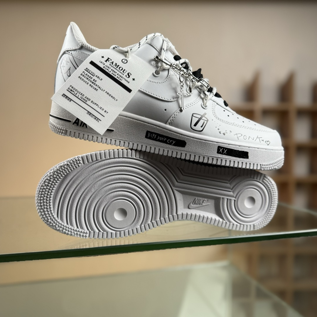 260 “简涂怪趣”订制空军一号板鞋 该定制版球鞋选用原鞋款为Nike Air Force 1'07空军一号 CZ8699-578-Chinese UA Cheap High Quatity Brand Clothes Bags handbags Sneakers wholesale wholesaler seller from China Factory suppliers Fashion Clothing Shoes best Quality Beautiful Price 260 “简涂怪趣”订制空军一号板鞋 该定制版球鞋选用原鞋款为Nike Air Force 1'07空军一号 CZ8699-578