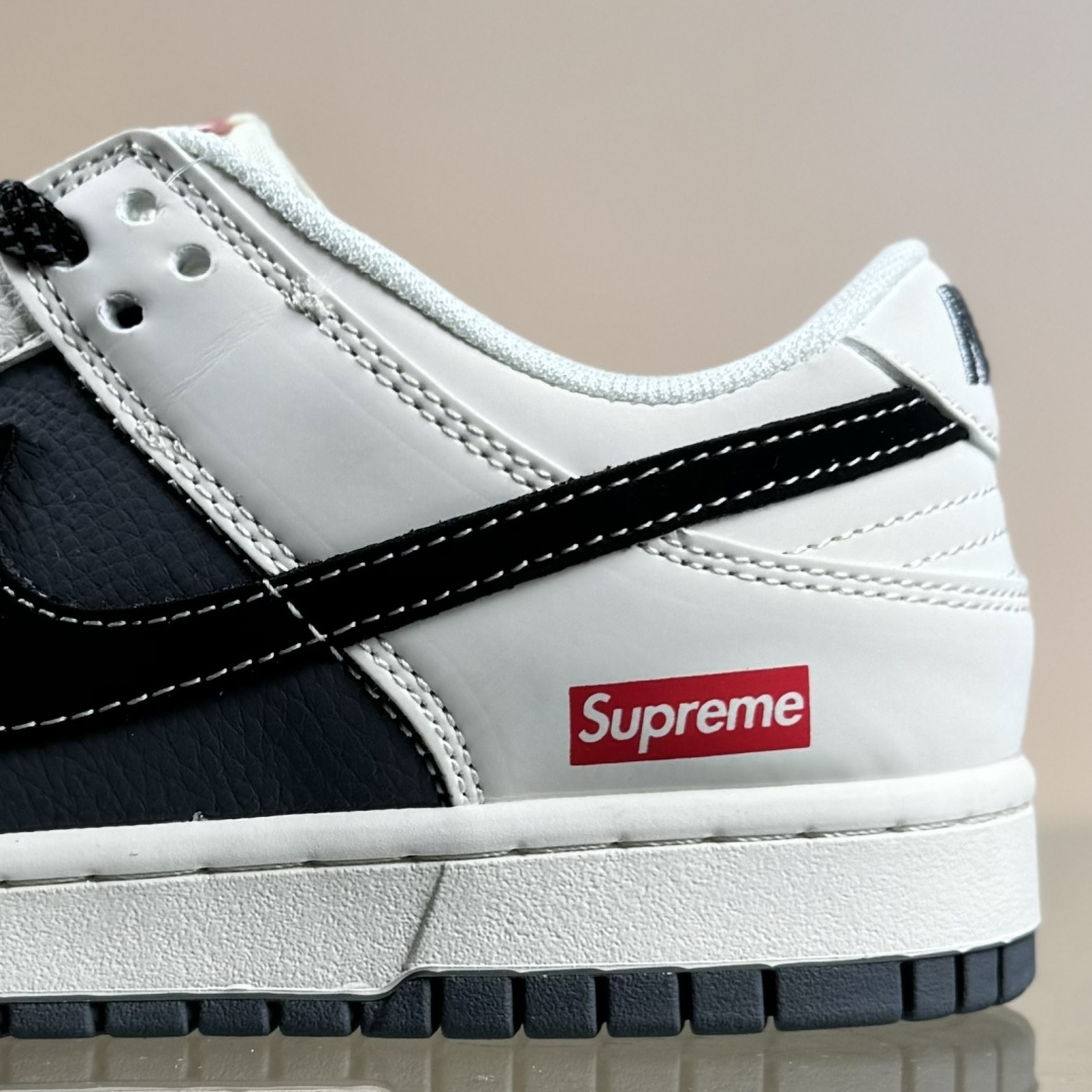 Nike SB Dunk Low“ Supreme 联名—米灰黑拼接” 周年高端定制 低帮休闲板鞋 JP1628-011 Nike SB Dunk Low“ Supreme 联名—米灰黑拼接” 周年高端定制 低帮休闲板鞋 JP1628-011