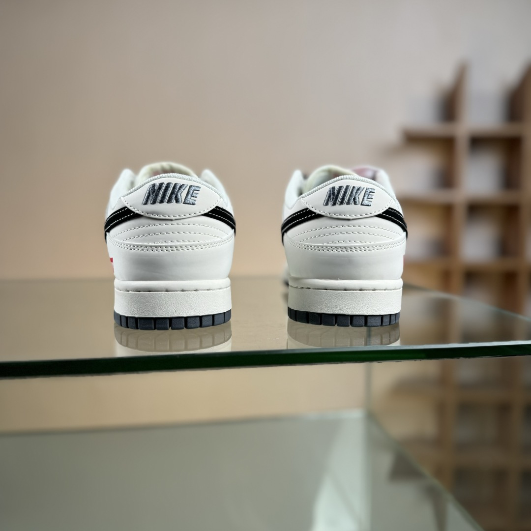 Nike SB Dunk Low“ Supreme 联名—米灰黑拼接” 周年高端定制 低帮休闲板鞋 JP1628-011 Nike SB Dunk Low“ Supreme 联名—米灰黑拼接” 周年高端定制 低帮休闲板鞋 JP1628-011