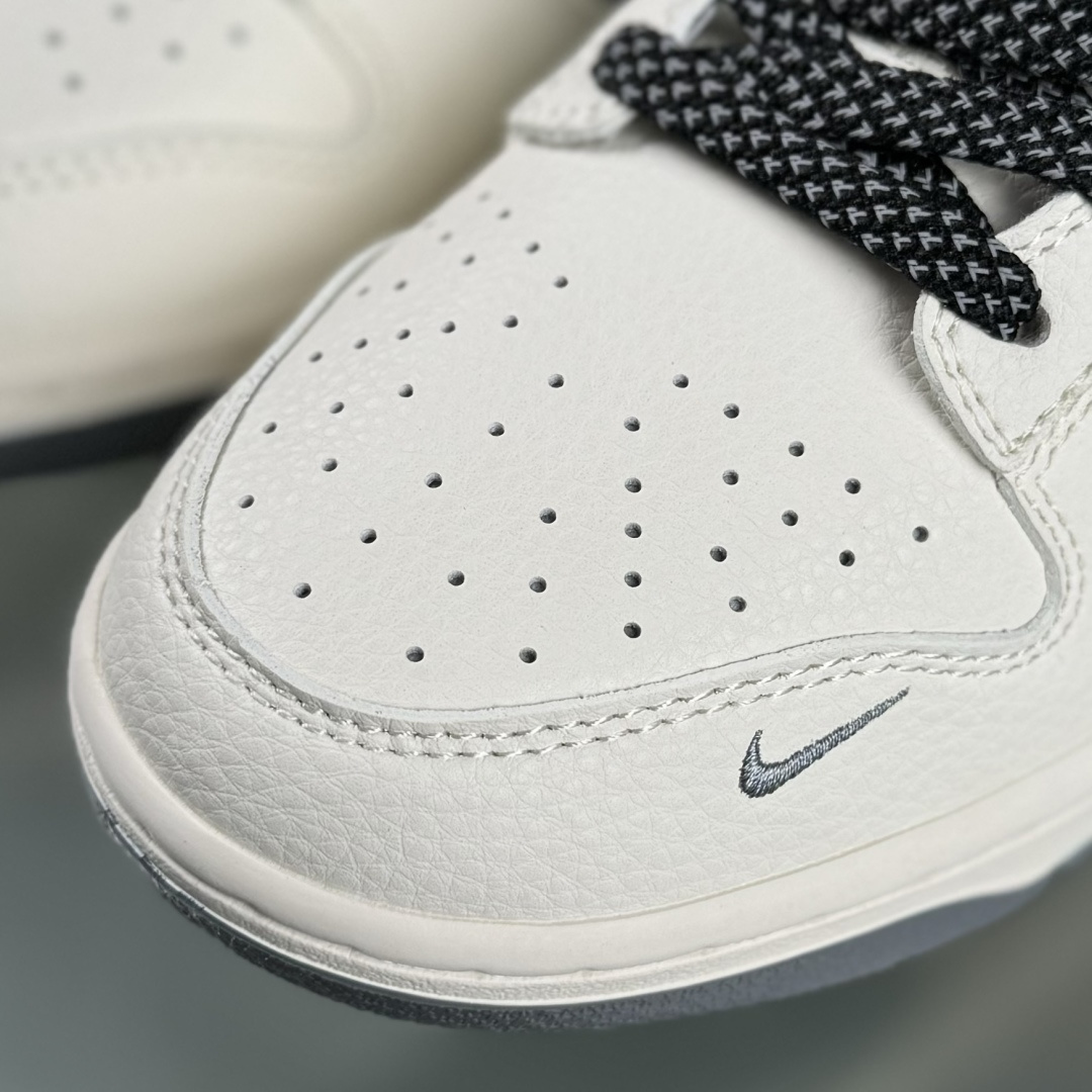 Nike SB Dunk Low“ Supreme 联名—米灰黑拼接” 周年高端定制 低帮休闲板鞋 JP1628-011 Nike SB Dunk Low“ Supreme 联名—米灰黑拼接” 周年高端定制 低帮休闲板鞋 JP1628-011