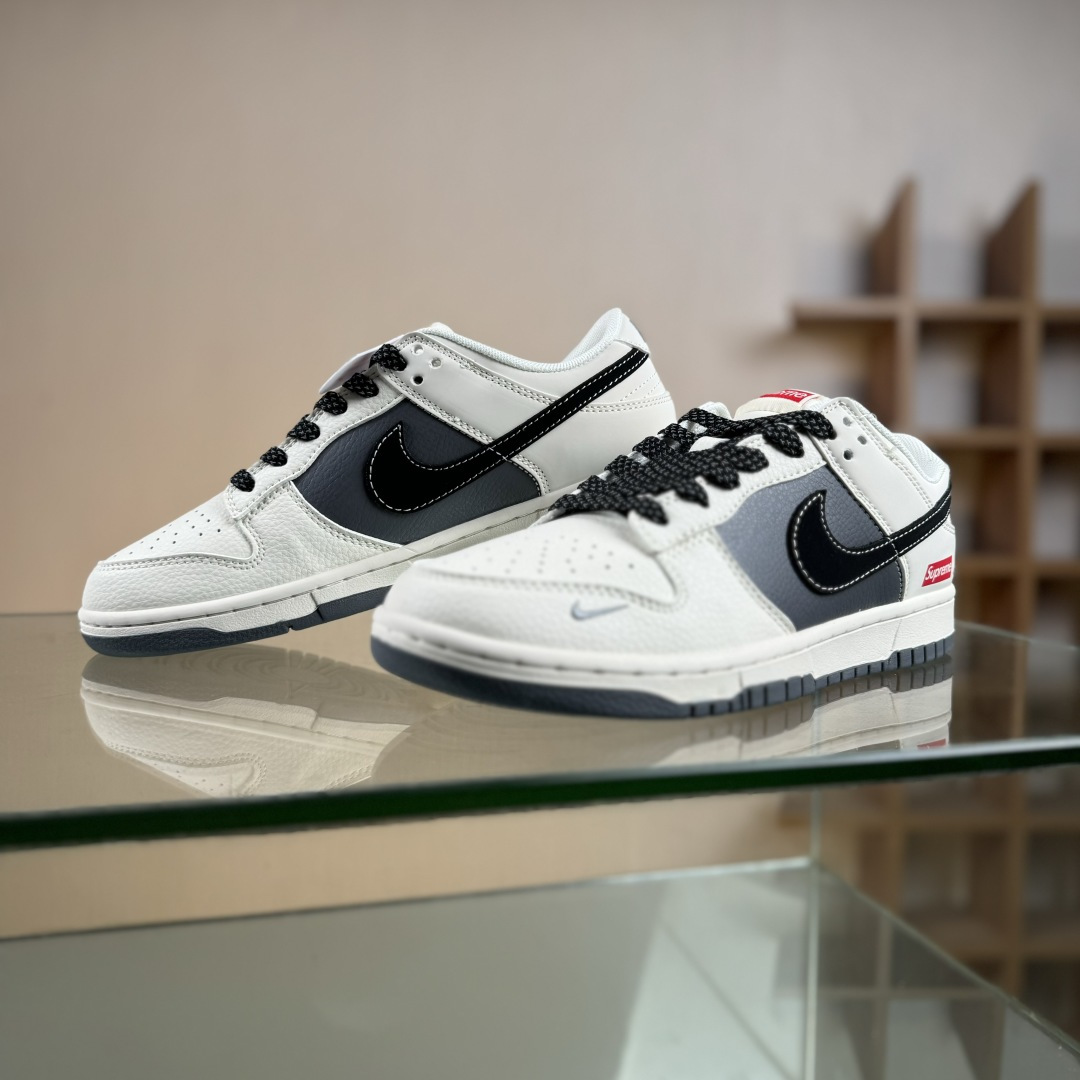 Nike SB Dunk Low“ Supreme 联名—米灰黑拼接” 周年高端定制 低帮休闲板鞋 JP1628-011 Nike SB Dunk Low“ Supreme 联名—米灰黑拼接” 周年高端定制 低帮休闲板鞋 JP1628-011